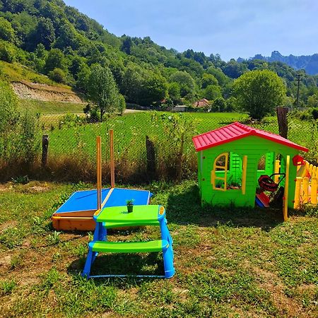 Luna Rock Glamping Brezoi - Blue Scai Hotel Eksteriør billede